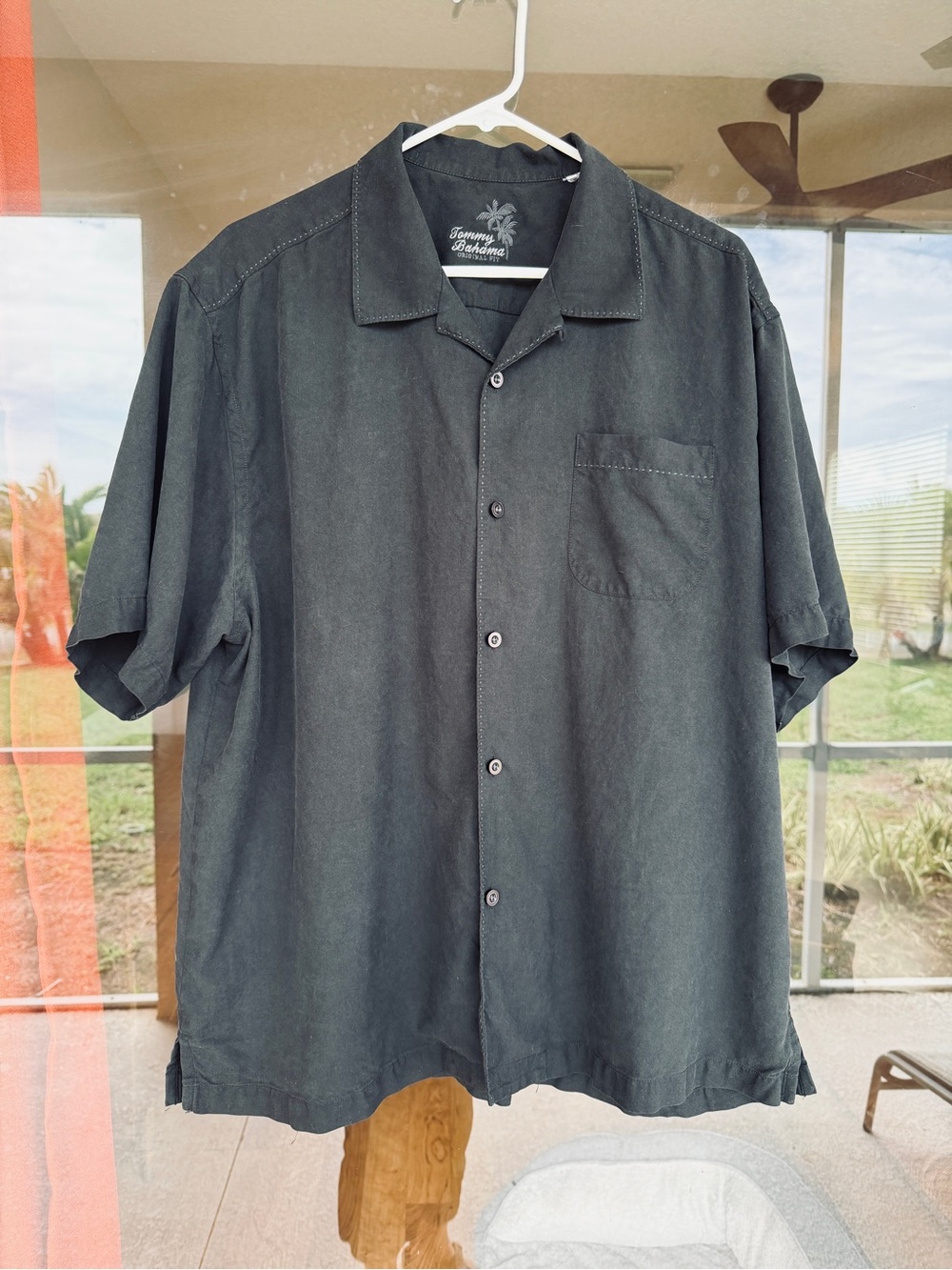 100% Silk Tommy Bahama Men’s Black Short-Sleeve Camp Shirt